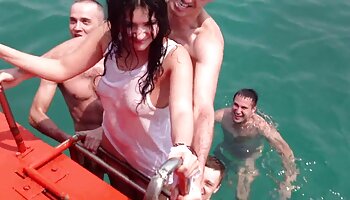 Asiatische Hottie Asa sexvideos mit reifen frauen Akira lutscht Schwanz nach Massage