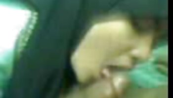 College Teen mit dicken Titten reibt sich die Muschi vor der Webcam - pornos reife Cams69